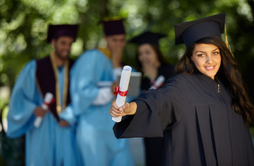 El impulso para más latinas en la educación superior