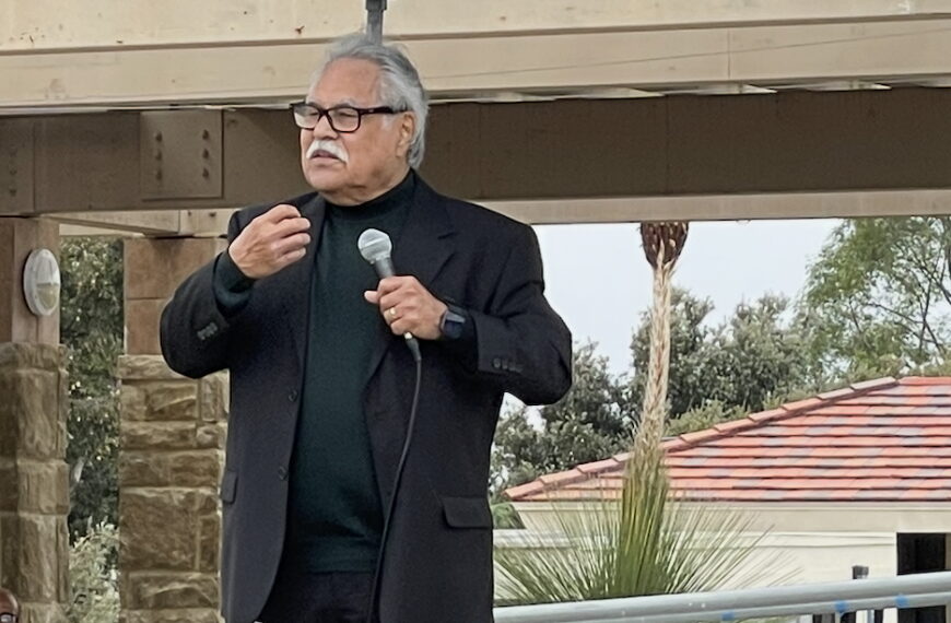 Amor al teatro, pasión por la historia, defensa de la dignidad: Luis Valdez cuenta la historia chicana