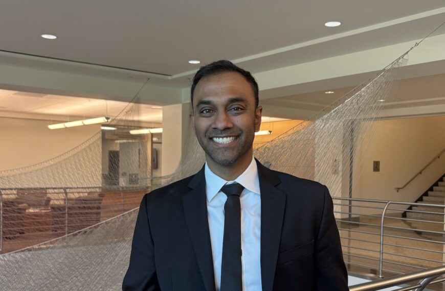 De solicitante de asilo a director de salud pública