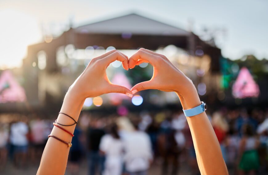 Amistad verdadera en la era de los vínculos frágiles