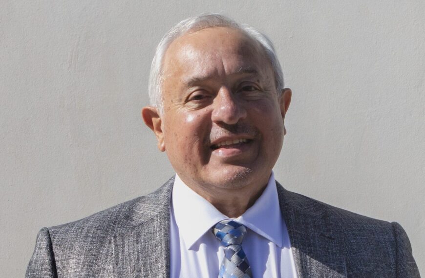 Un libro al día puede marcar el camino: José Cruz lidera las iniciativas de alfabetización a través del San Diego Council on Literacy