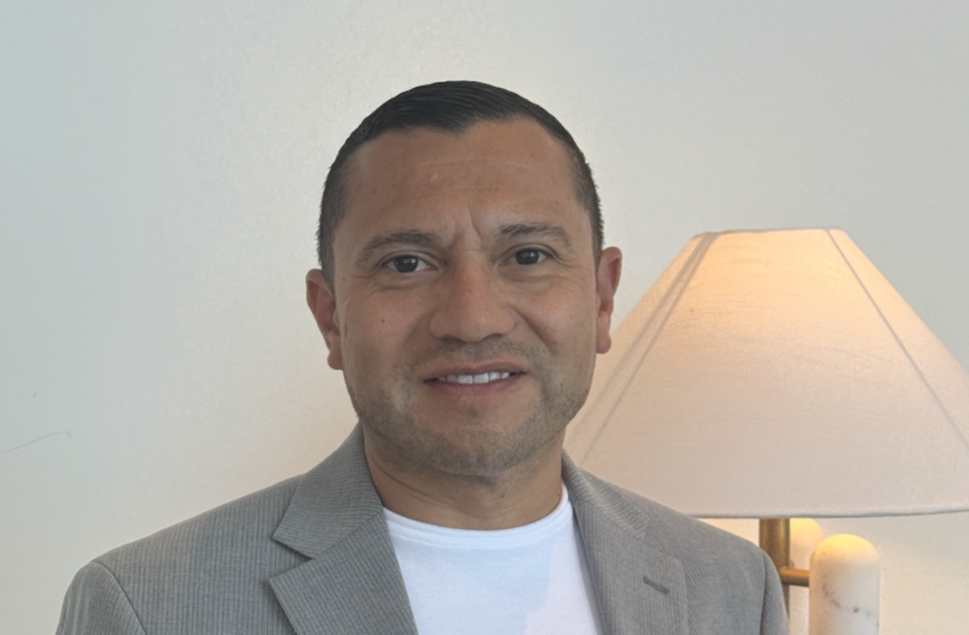 Adolfo Ventura, presidente interino y director ejecutivo de MAAC Project, llega a la cima en el liderazgo comunitario